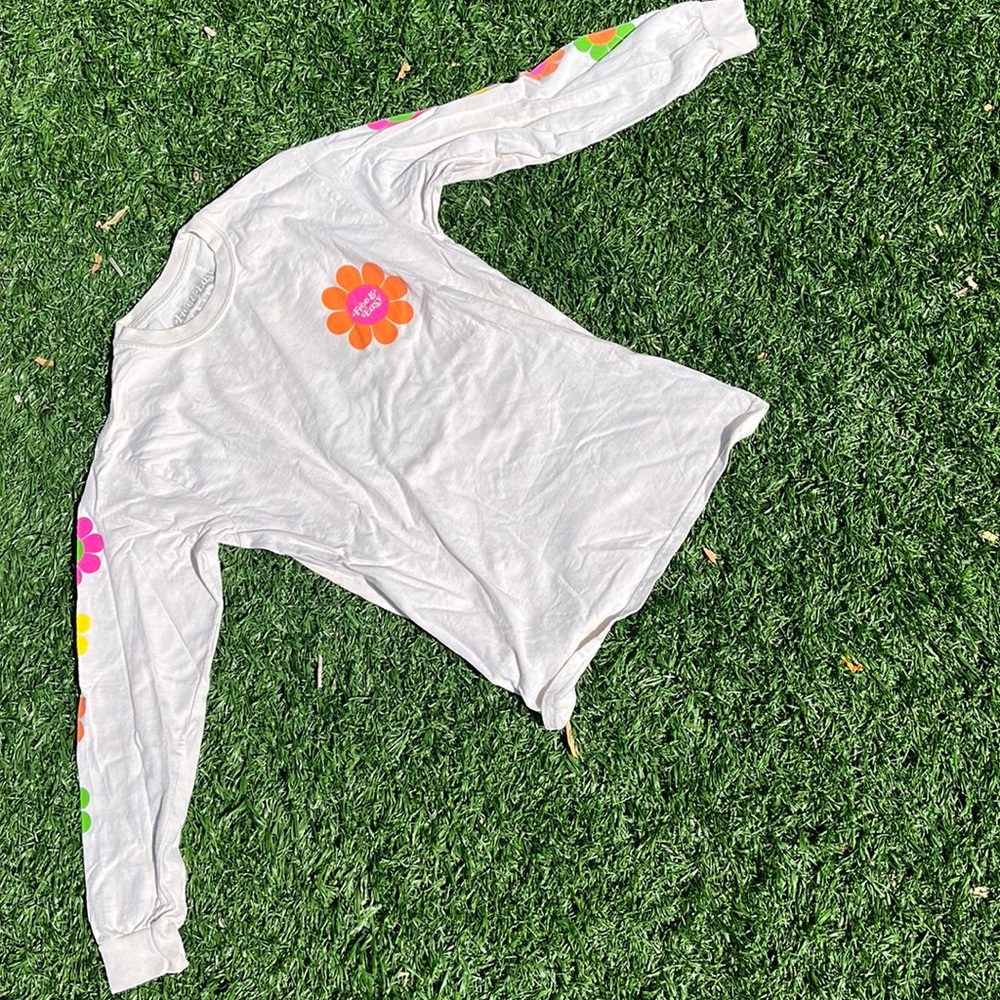 Free and easy daisy long sleeve white shirt, worn once. Sz small